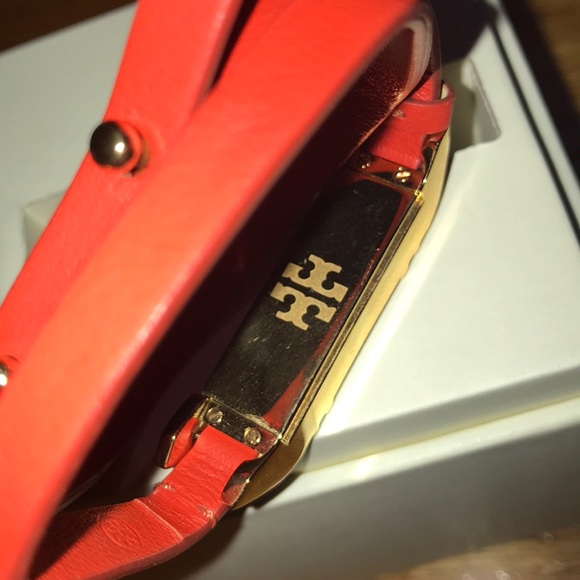 Tory Burch fit bit flex 2 - Picture 3 of 5